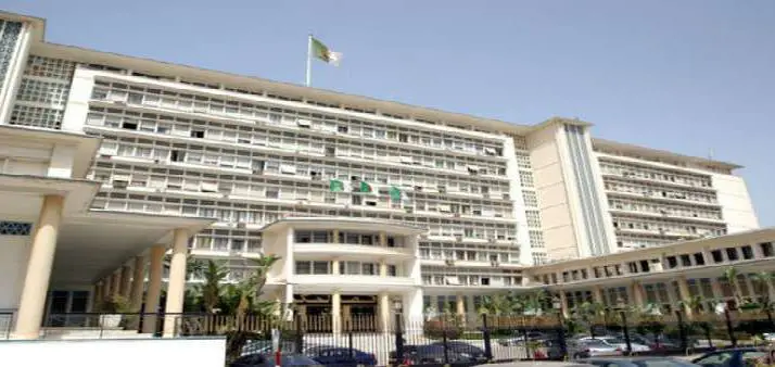 palais-du-gouvernement-714x338
