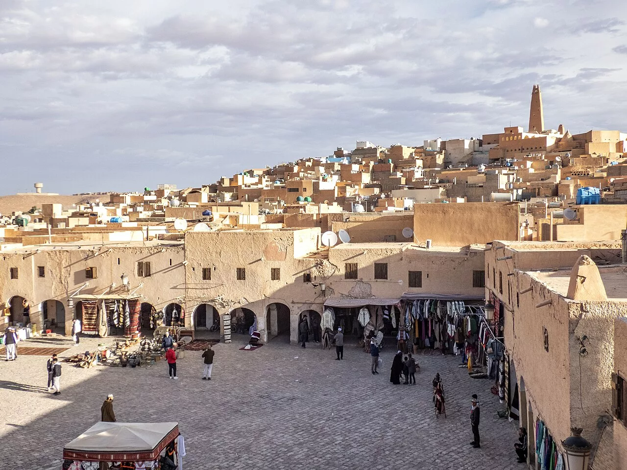 La place du marché du ksar de Ghardaïa, wilaya de Ghardaïa (Algérie)