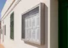 Oran : les listes de 250 logements sociaux affichées à Boutlélis et Sidi Benyebka Panneau d’affichage des listes de logements sociaux devant une mairie de la wilaya d’Oran